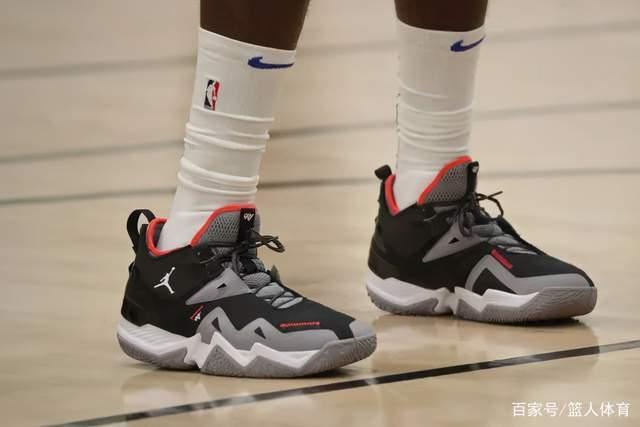 乔帅雪藏王哲林重用胡金秋 后者20分率队首胜